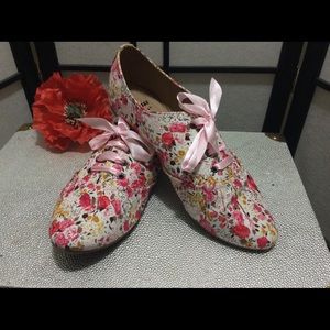 Women’s Floral Print Shoes 7.5